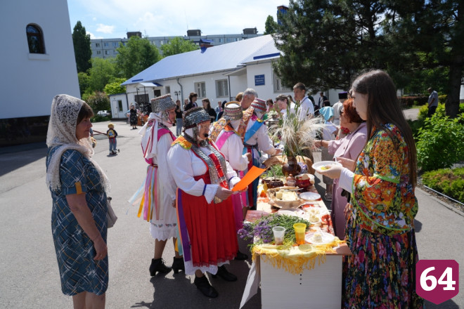 Гостей саратовского храма угощали блюдами народов России